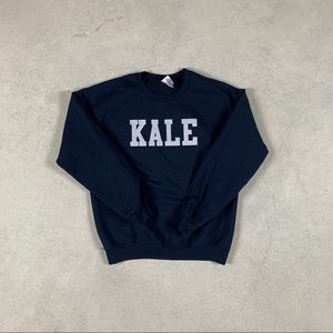 “KALE” SPELLOUT CREWNECK